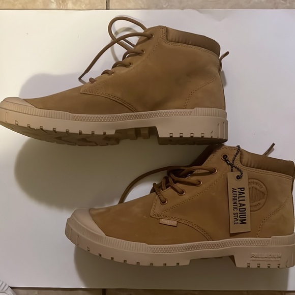 Palladium Authentic Style ankle Boots 9.5 US/7.5 UK - Picture 1 of 10